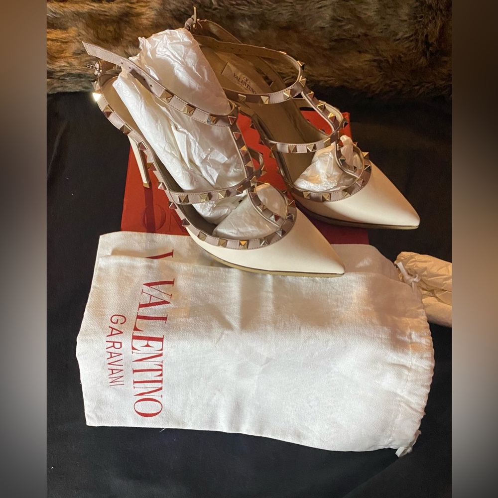 NEW Valentino Rockstud Pump